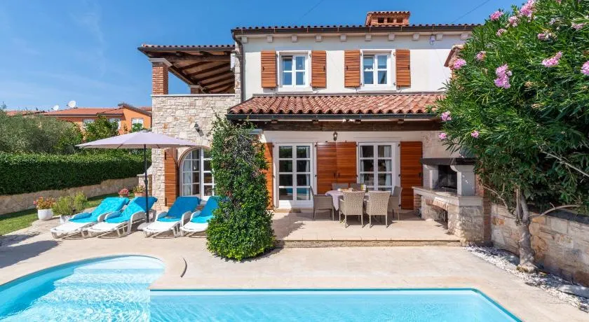 Merveilleuse maison de vacances entièrement équipée avec barbecue, piscine privée et terrasse | Vue nature - Image 1