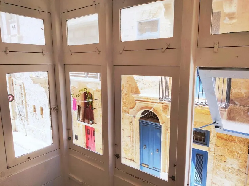 Superbly Located Cosy 2-Bedroom Apartment Valletta - Image 1