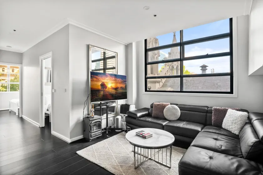 Central 3-Bed Apartment in Vibrant Melbourne - Image 1