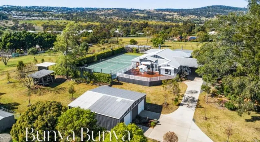 Bunya Bunya Luxury Estate Toowoomba set over 2 acres with Tennis Court - Image 1