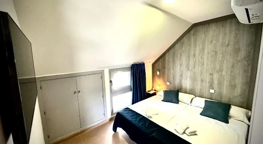 Hostal MYD Pantano - Image 1