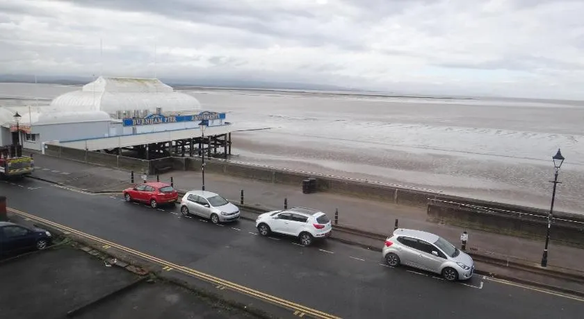 Lovely family seafront property in Burnham-on-Sea - Image 1