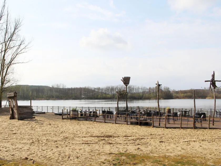Scenic Stay Near Town  Lake - Image 1