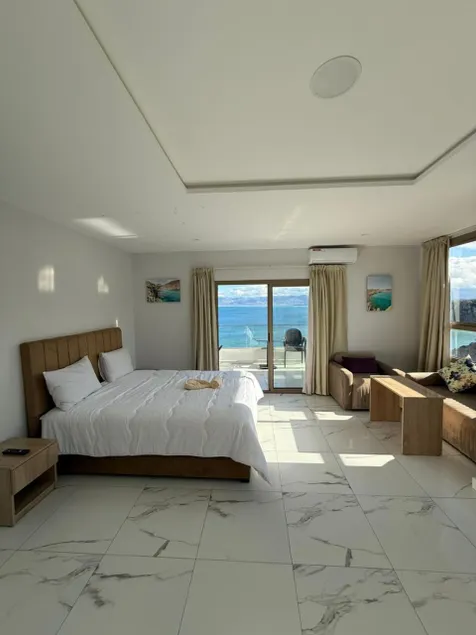 Golden Bay Hotel - Image 1