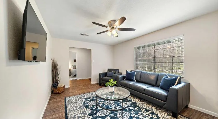 Seabrook TX Vacation Home Near El Jardin Beach - Image 1