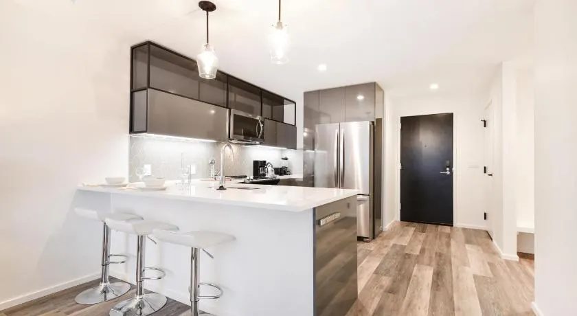 Global Luxury Suites in South End - Image 1