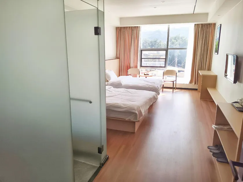 All-area tourism service center hotel - Image 1