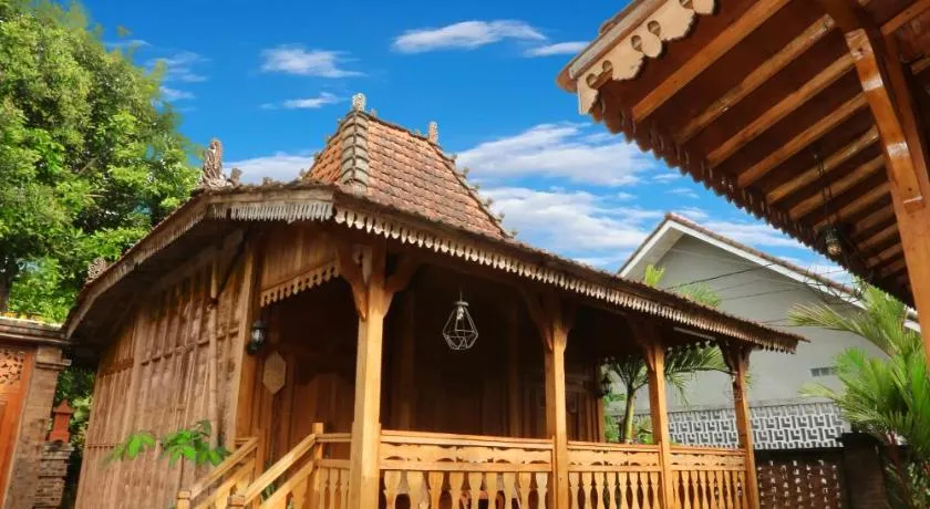 The Cabin Corner - Image 1