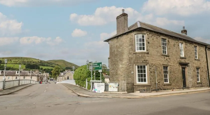 Eskvale House - Image 1