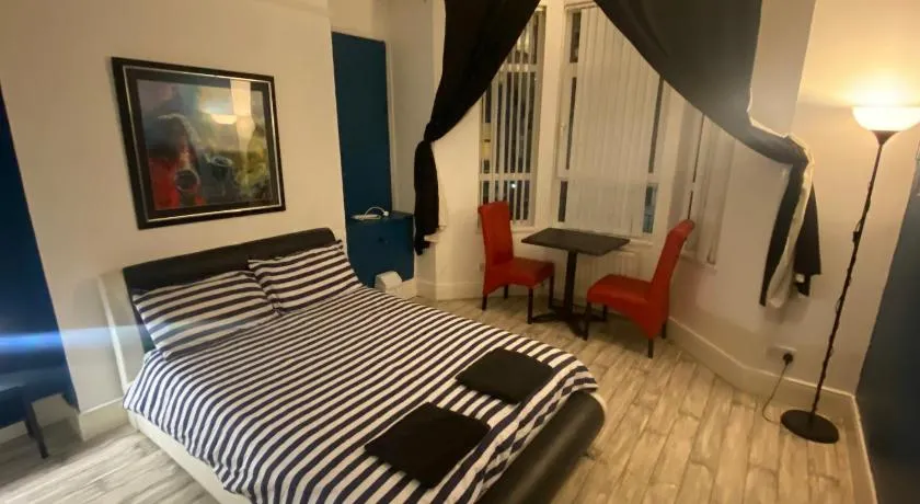 bnb STRICTLY OVER 25 ONLY - Image 1