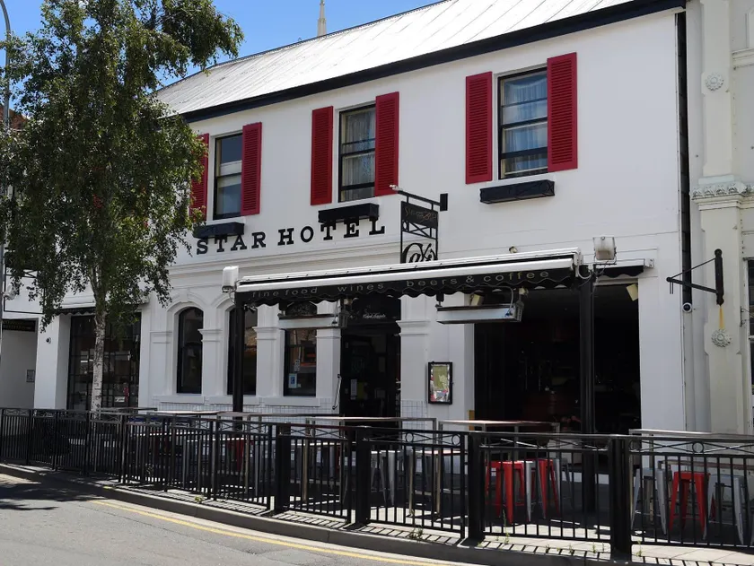 Star Bar Cafe & Hotel - Image 1