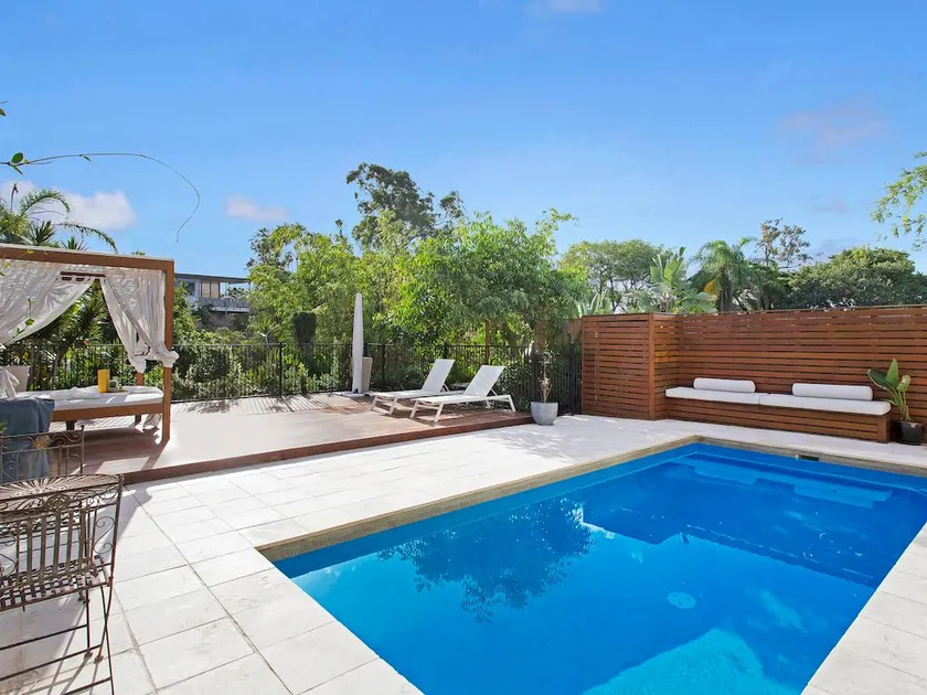 Balmoral House Retreat Pool Spa - Image 1