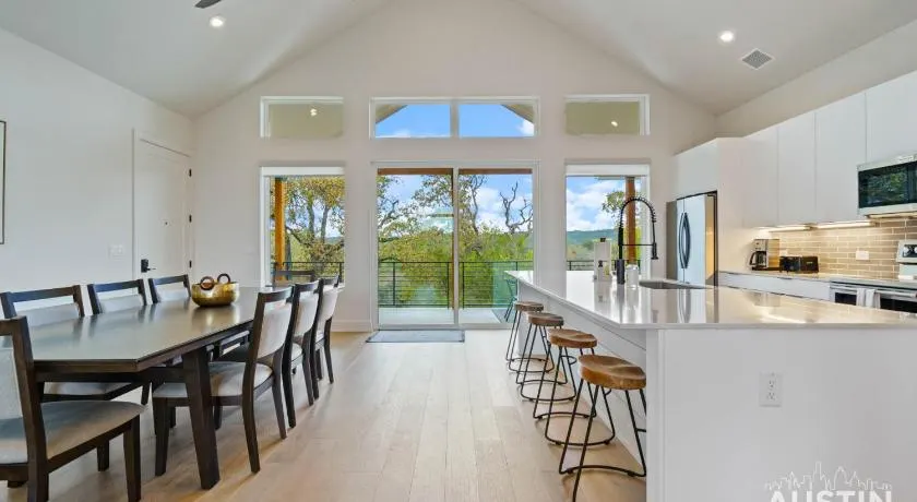 Modern 3BR 3BA in Steiner Ranch w Balcony Dining Yard w Grill by Austin Vacay - Image 1