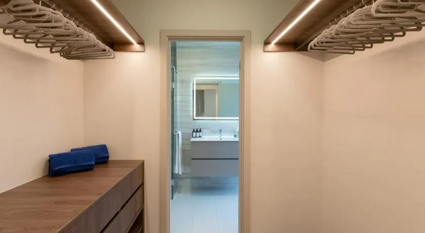 Business Loft with Ocean View - Image 1