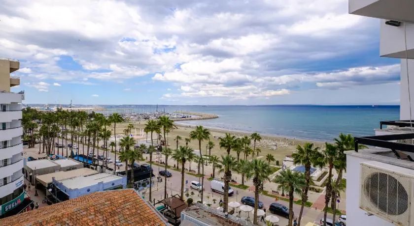 Modern Seafront Suite with Marina Views - Image 1