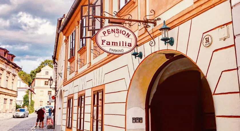 Familia - Image 1