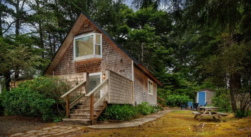 Saltwater Cottage At Gleneden Beach - Image 1