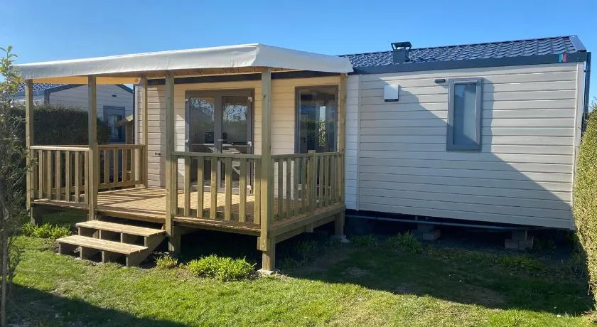 Mobilheim mit Terrasse, Grill und beheiztem Pool - Image 1