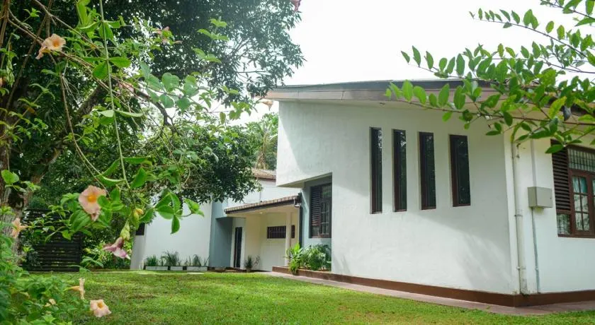 Villa for leisure and work at Kalutara suburbs - Image 1