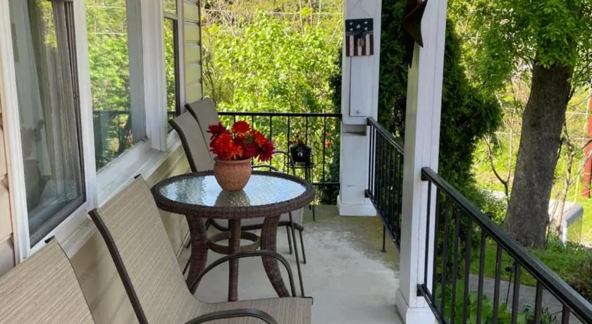Hillcrest Bed and Breakfast - Image 1
