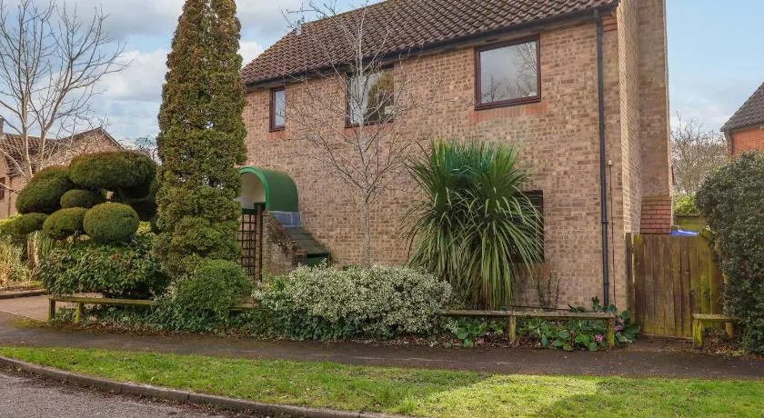 17 Demesne Gardens - Image 1
