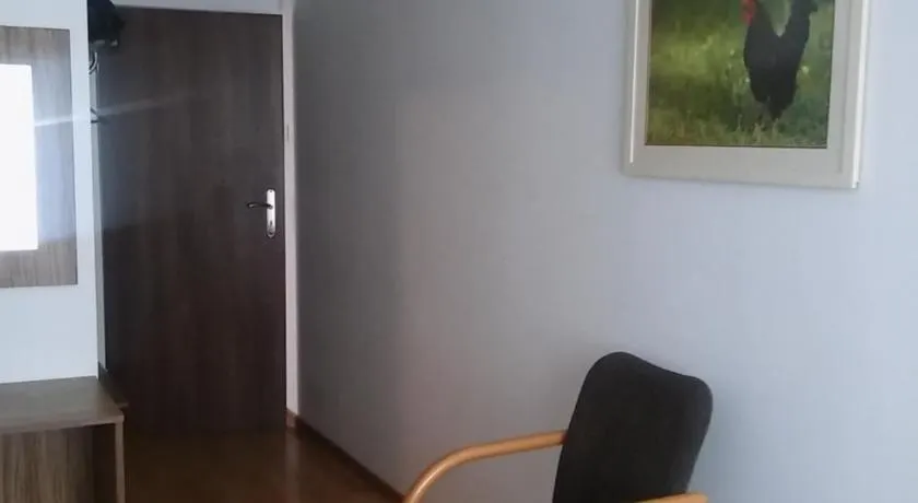 Pod Zachrypniętym Kogutem - Image 1