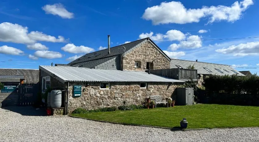 Lands End Hostel and B&B - Image 1