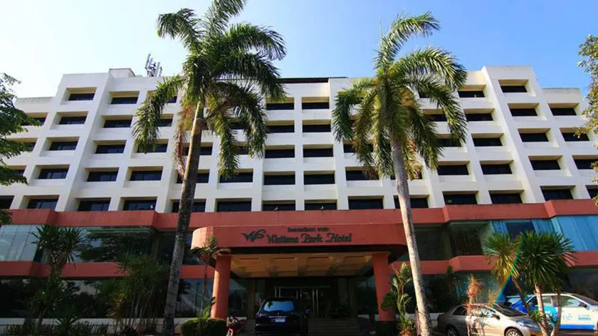 Wattana Park Hotel - Image 1