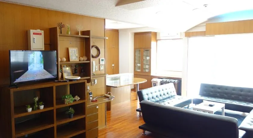 Okinawa Naha Rakuraku House - Image 1