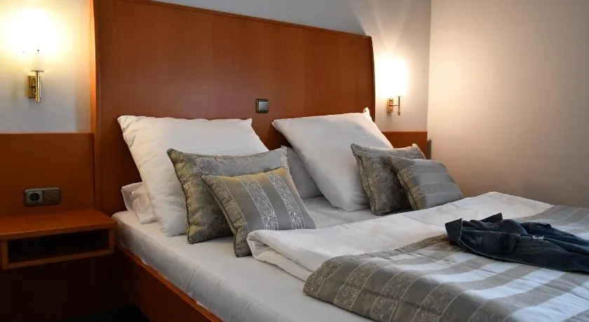 LANDHAUS LENGEDE Hotel - Image 1