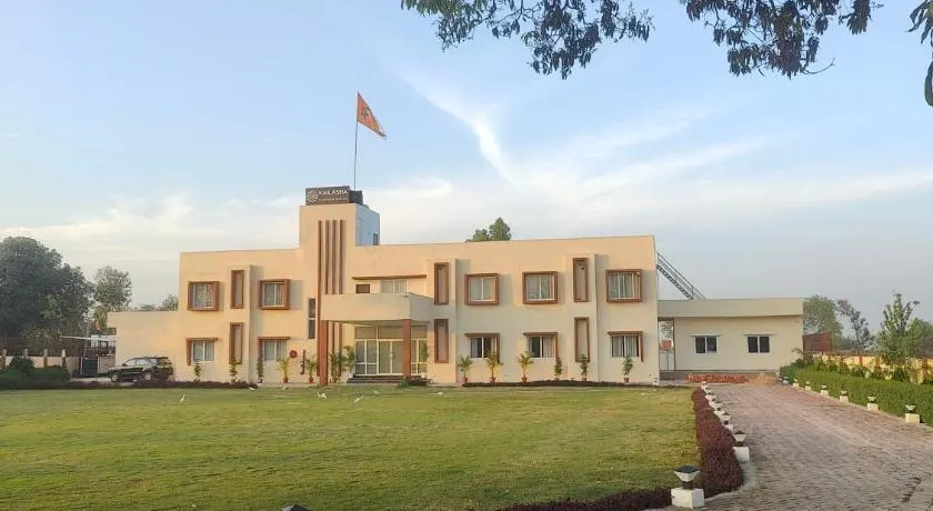 Kailasha Garden and Banquet Hotel - Image 1