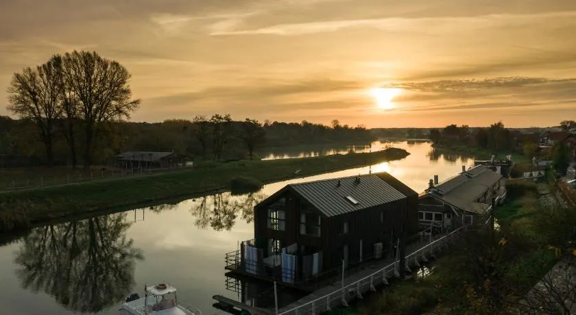 Houseboats - apartament pływajacy w Marinie Oława - Image 1