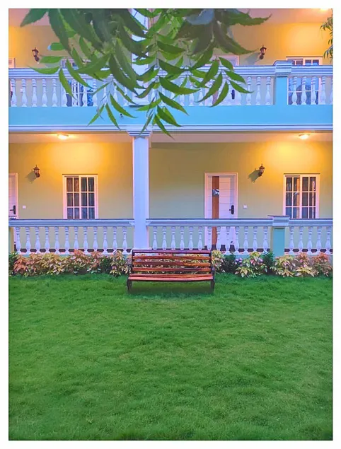 Le French Nest - Image 1