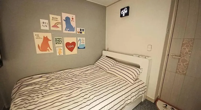Cozy Stay, Seoul, Shillim Station 3mins, Airport bus 3mins, Gangnam Hongik Unv' 15mins, Seongsu 40mins - Image 1
