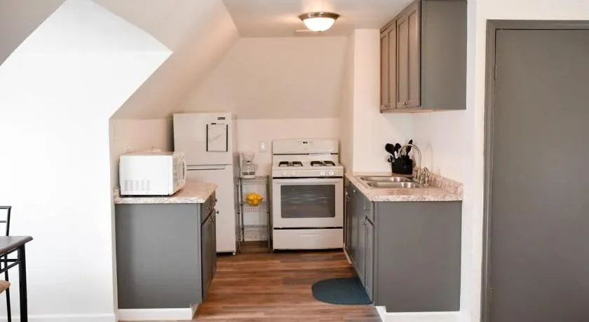 Unwind in a Bright Comfortable Apartment for 3 - Image 1