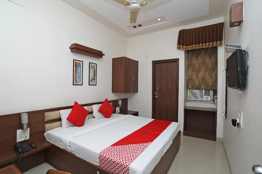 OYO 38103 Hotel Shubham - Image 1