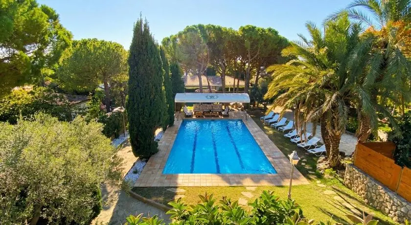 Villa Sitges El Ranch Amaizing Outdoor Areas Beaches at 5 minutes walk Sitges at 15 min drive AC Pool Jacuzzi & Garden XXL - Image 1