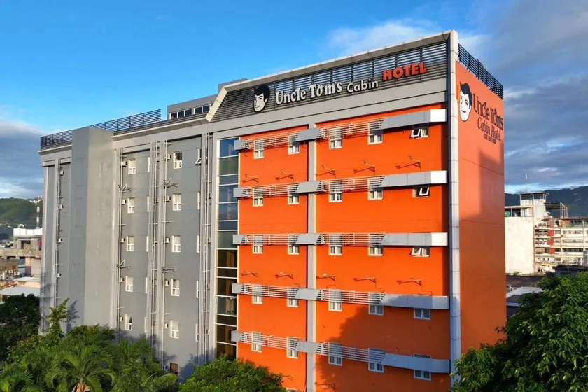 Uncle Tom's Cabin Hotel - Image 1