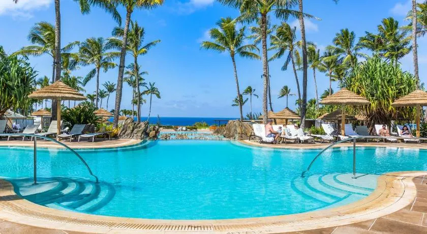 Maui Escape - Elegant Condo, Partial Ocean Views & Resort Perks - Image 1