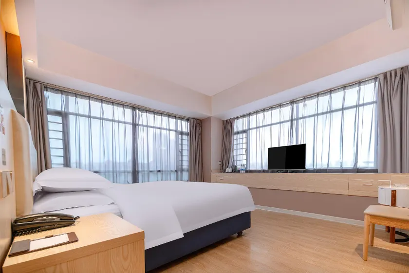 Borrman Hotel Liuzhou High-Speed Railway Station - Image 1