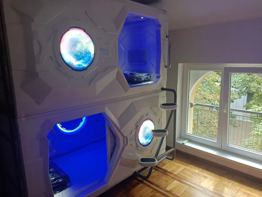 panda victor space capsule-hostel - Image 1