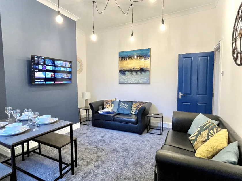Ideal 4-bed stay-away-home sleeps 6 in Preston - Image 1
