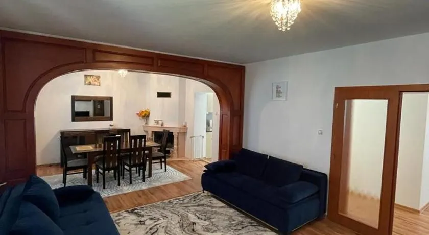 4 Bedroom Elegant, beautiful and spacious home with a botanical garden - Image 1