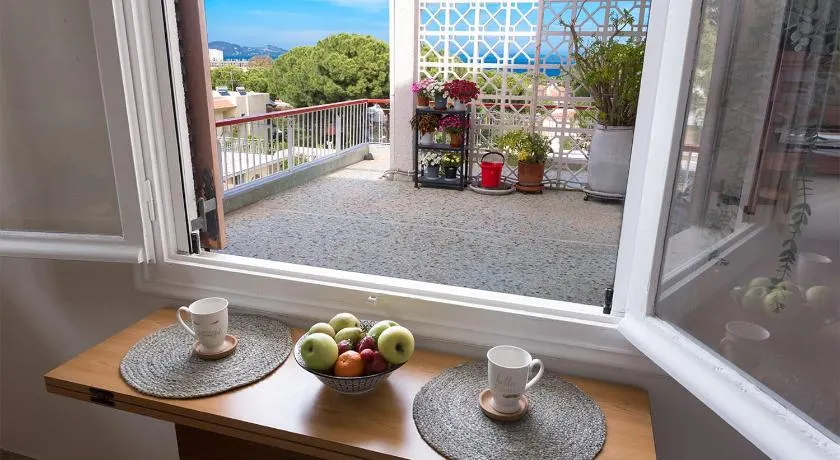 Zoumperi Nea Makri 4-5 guest apt big balconies 5 min to beach - Image 1