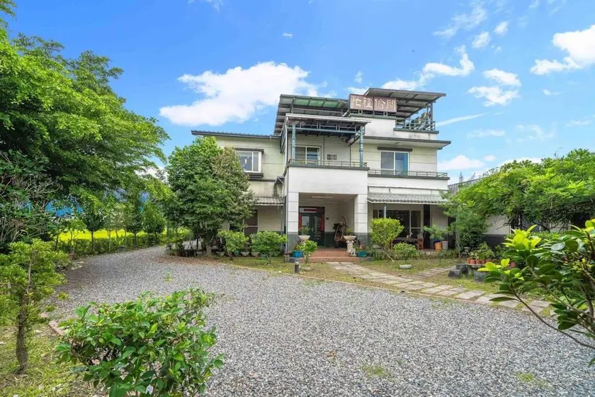 Leisure Bed and Breakfast - Image 1
