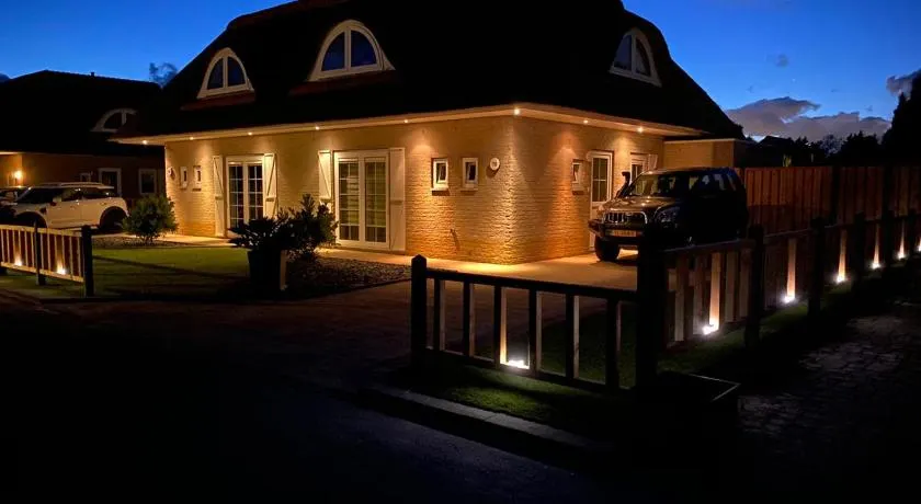 Beach bungalow Hellevoetsluis - Image 1