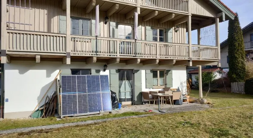 Merveilleux appartement adapté aux familles avec jardin et piscine | Vue montagne - Image 1