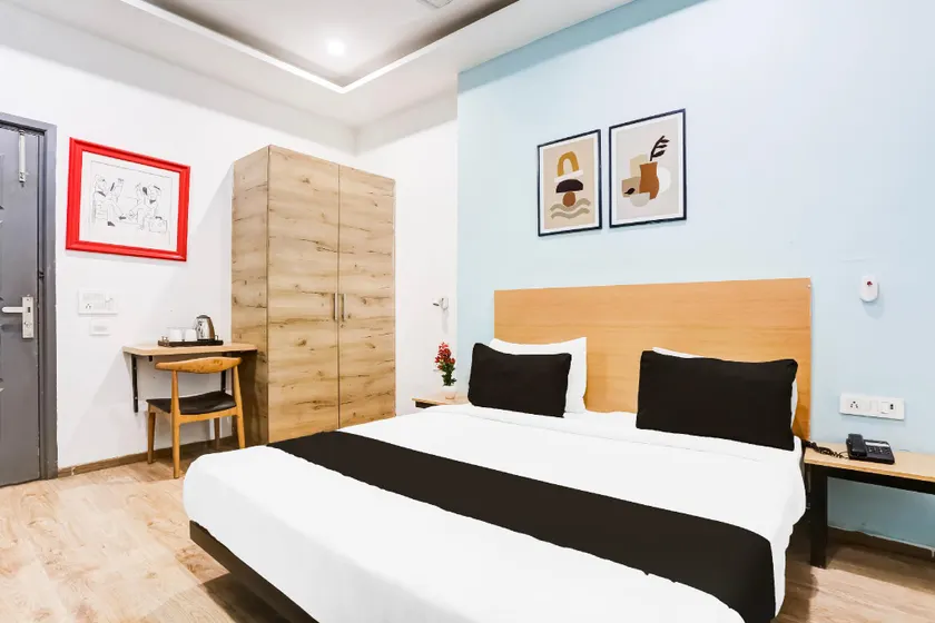 Super Townhouse Rohini Sector 23 - Image 1