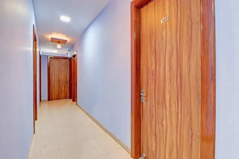Hotel O Four S - Image 1
