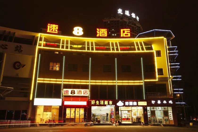Super 8 Hotel (Zhangzhou Wanda Plaza) - Image 1